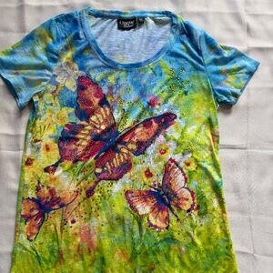 Onque Casual Size Medium Butterfly T-shirt